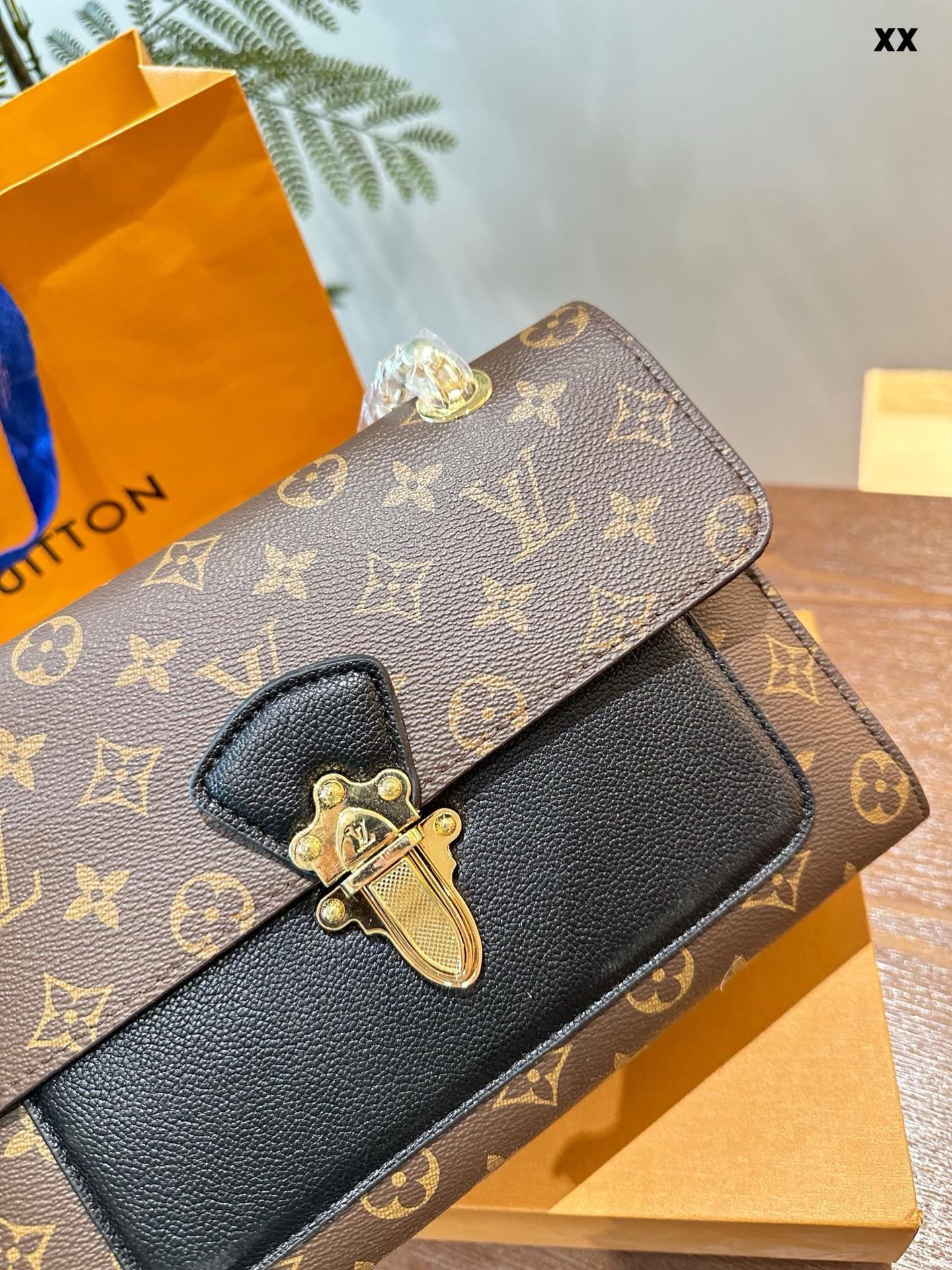 L0vis Vvtt0n Victoire Handbag Monogram Canvas and Leather