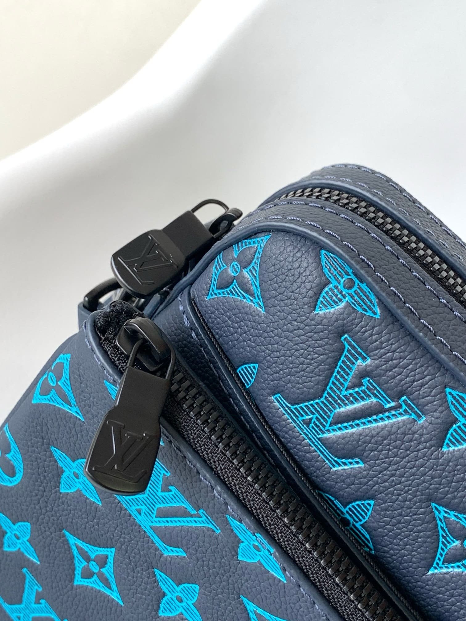L0vis Vvtt0n M46604 Trio Messenger