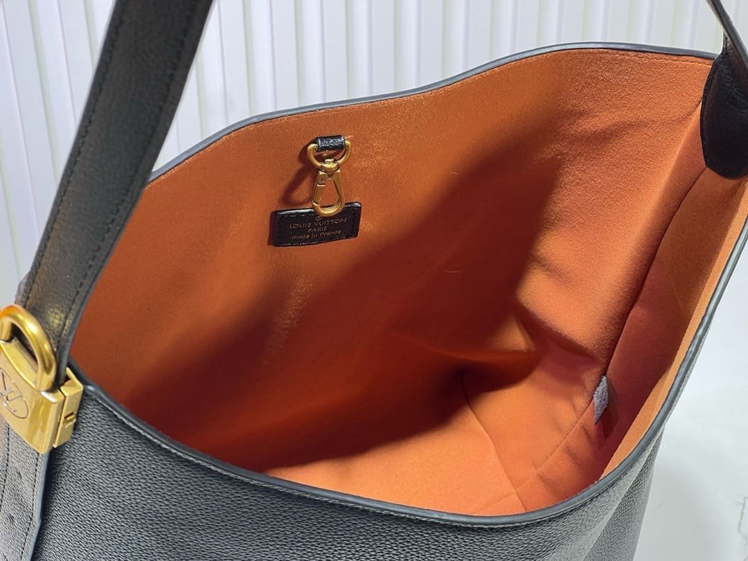 L0vis Vvtt0n M24856 Low Key Hobo MM