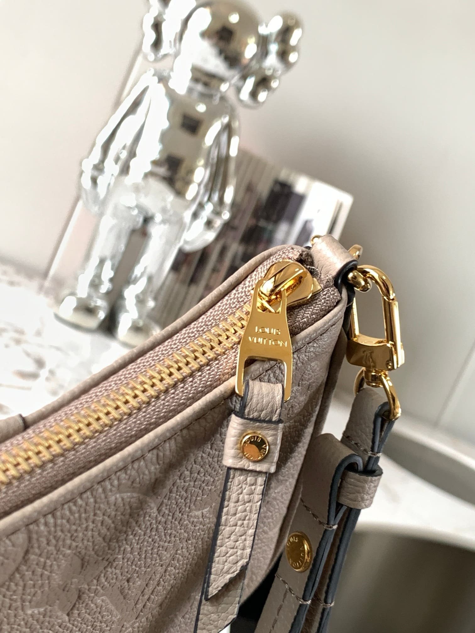 L0vis Vvtt0n M81862 Easy Pouch On Strap