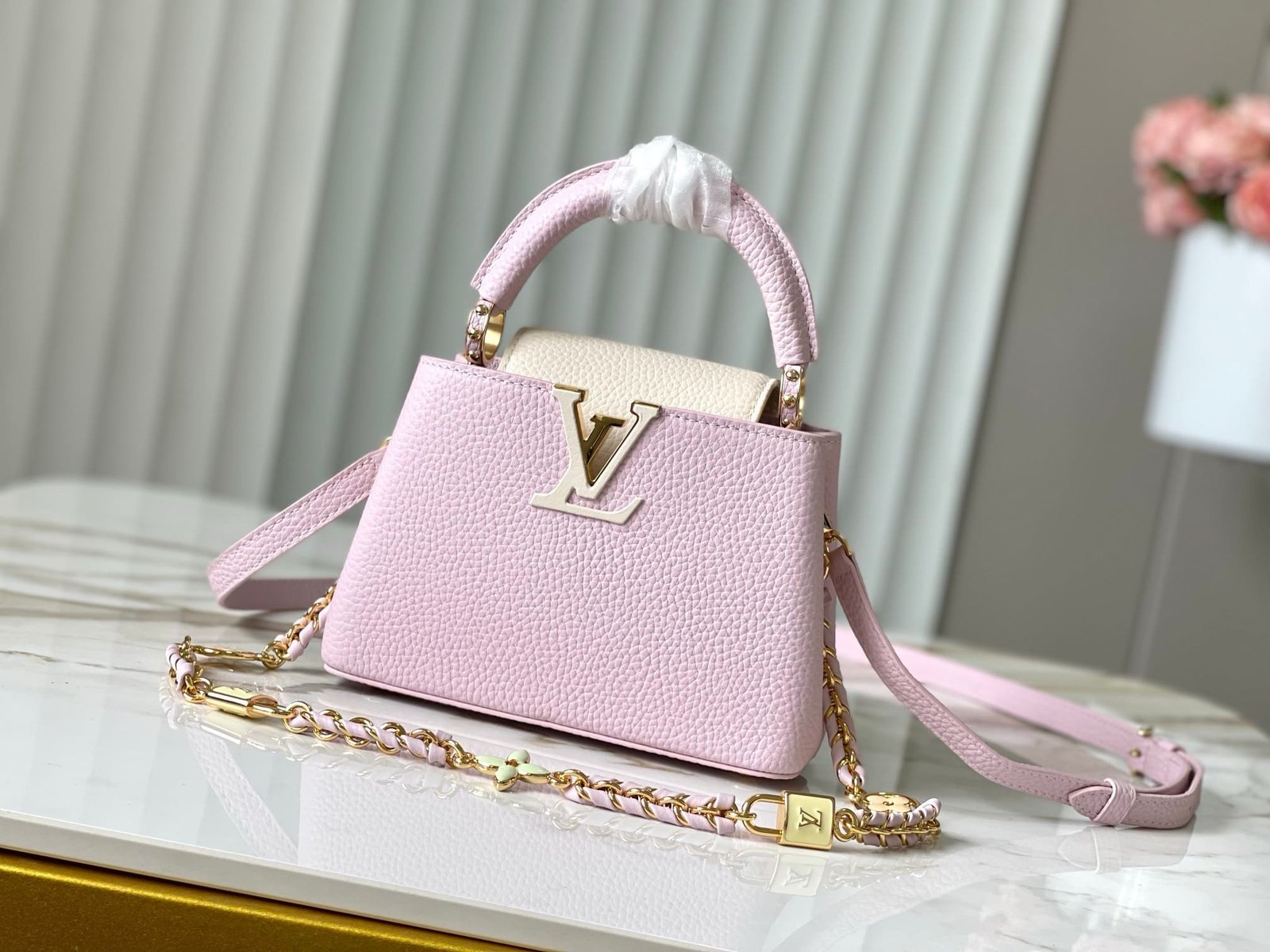L0vis Vvtt0n M23951 CAPUCINES MINI BAG