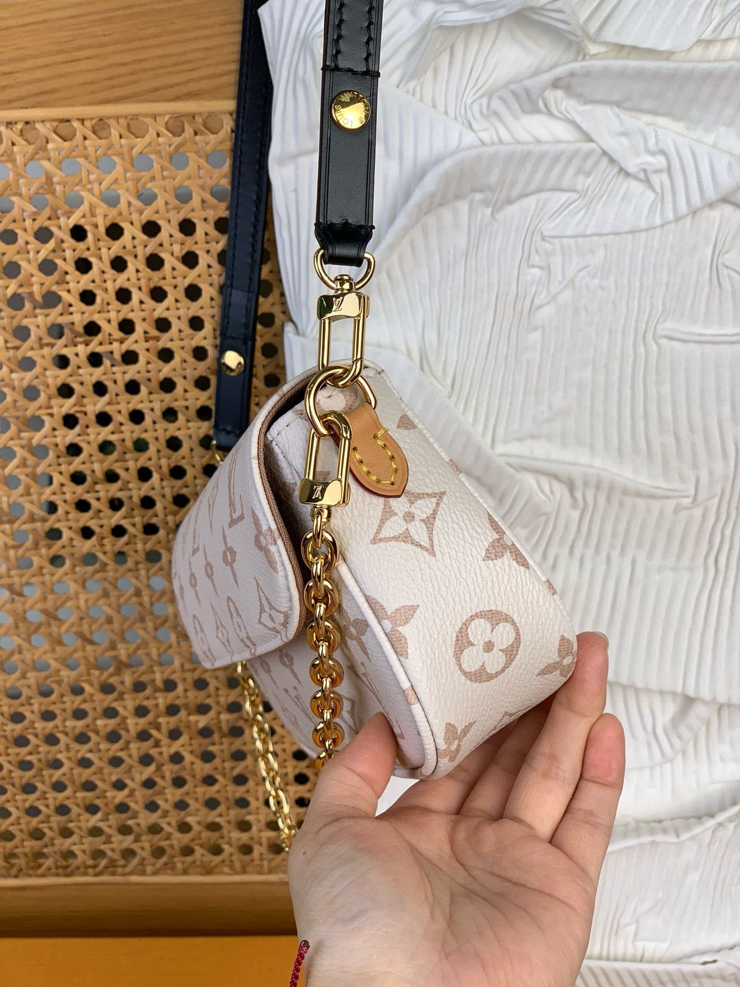 L0vis Vvtt0n M83091 Wallet on Chain Ivy