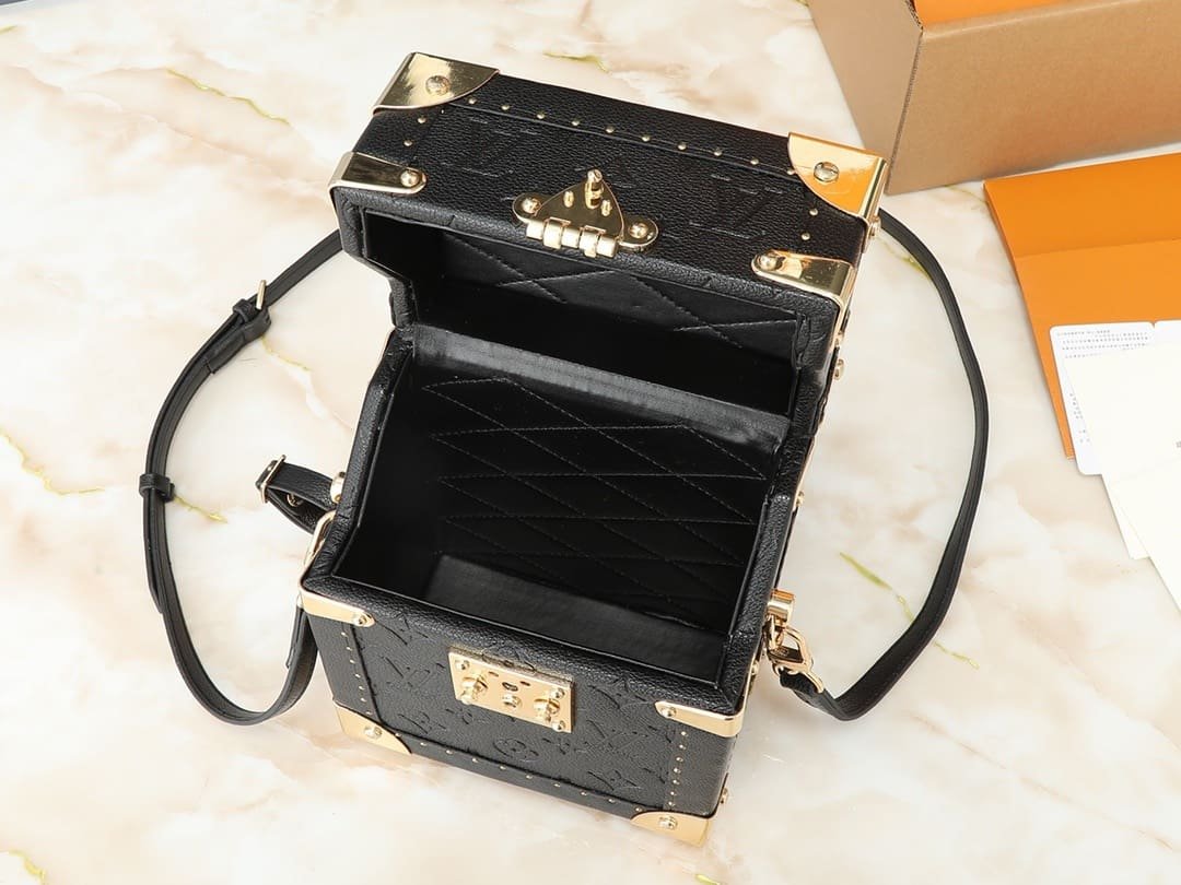 L0vis Vvtt0n M11131 Camera Box