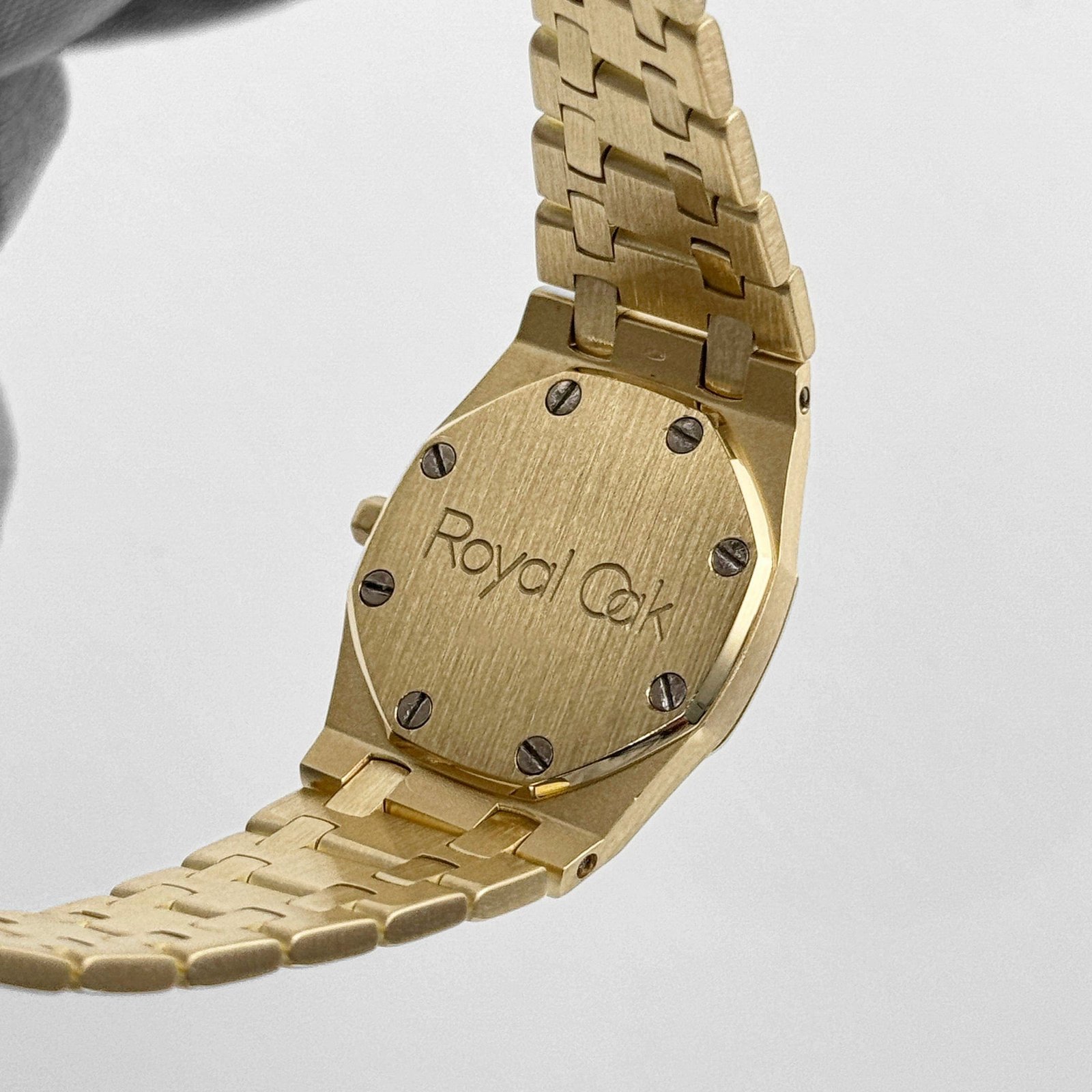 Audemars P1g*et Royal Oak Vintage ‘Ladies’ Yellow Gold Champagne D1am0nd Dial Quartz 26mm