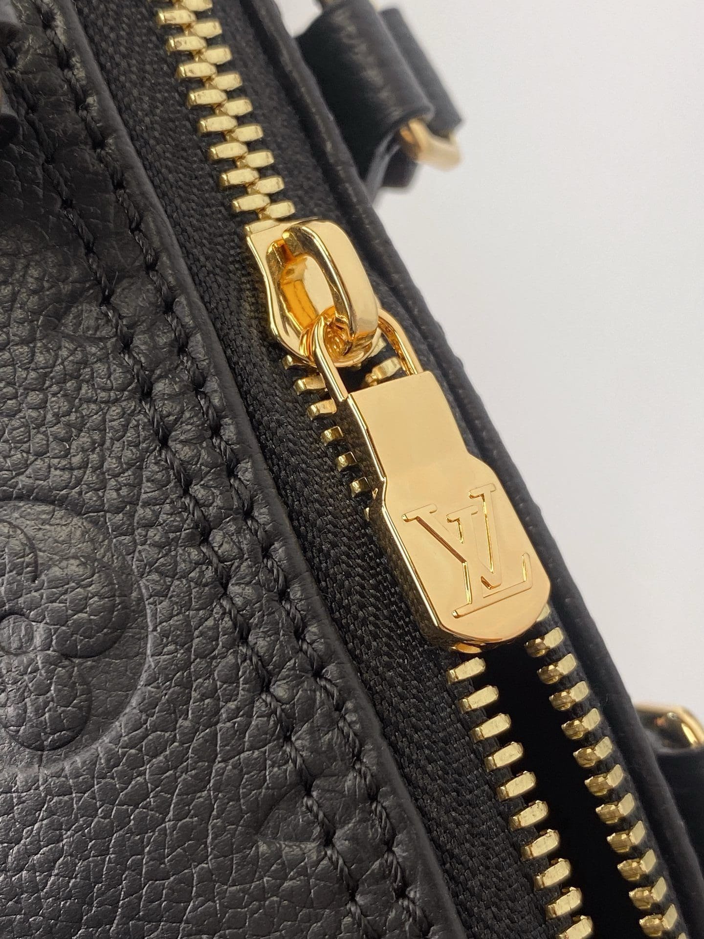 L0vis Vvtt0n M82450 NANO SPEEDY BAG