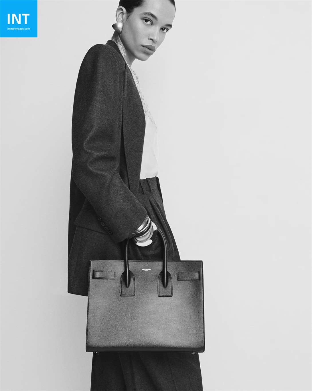 Sa1nt Lau*nt Small SAC DE JOUR bag in grained leather