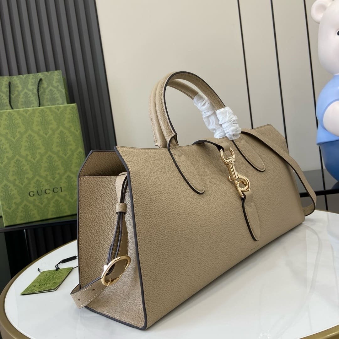 Gvc*1 Medium tote bag with hook closure