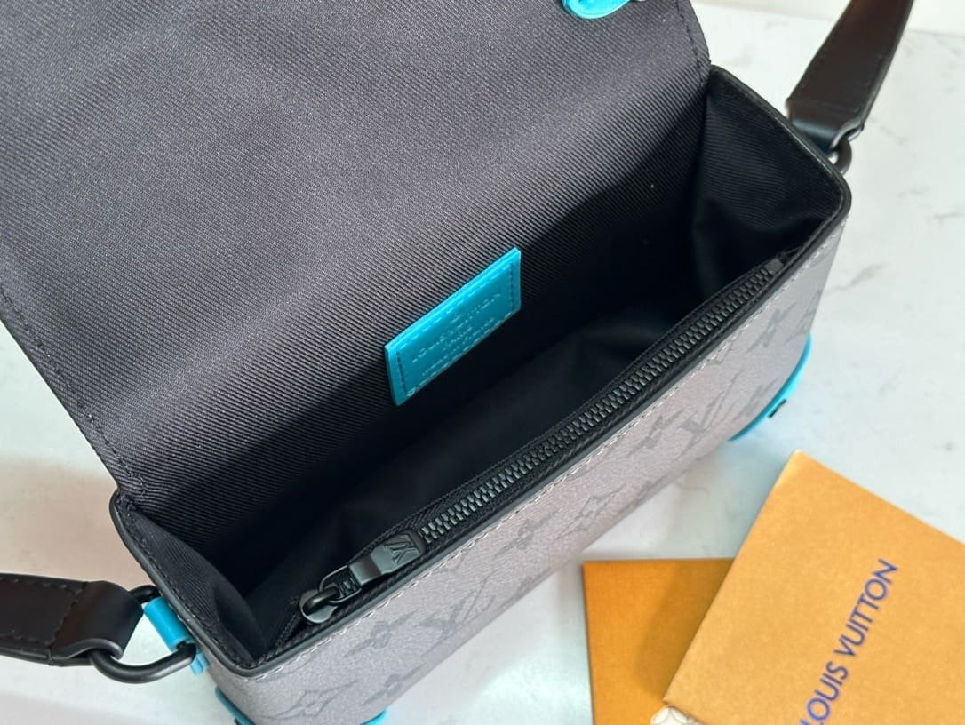 L0vis Vvtt0n M11496 Steamer Wearable Wallet