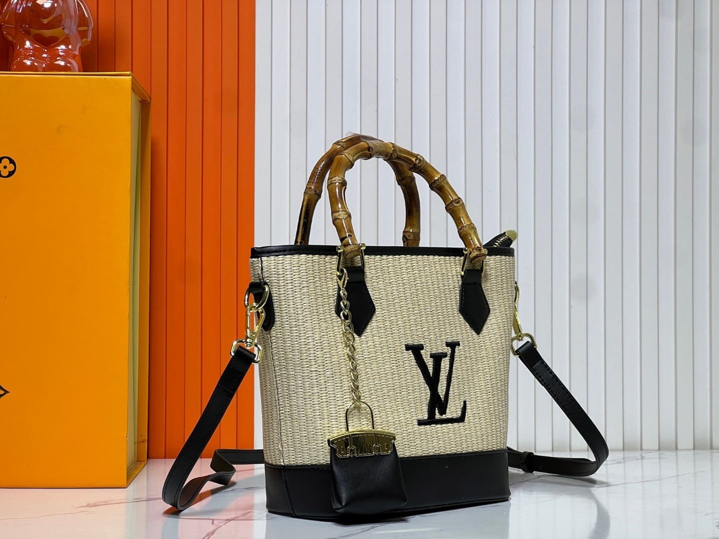 L0vis Vvtt0n Raffia Petit Bucket Tote
