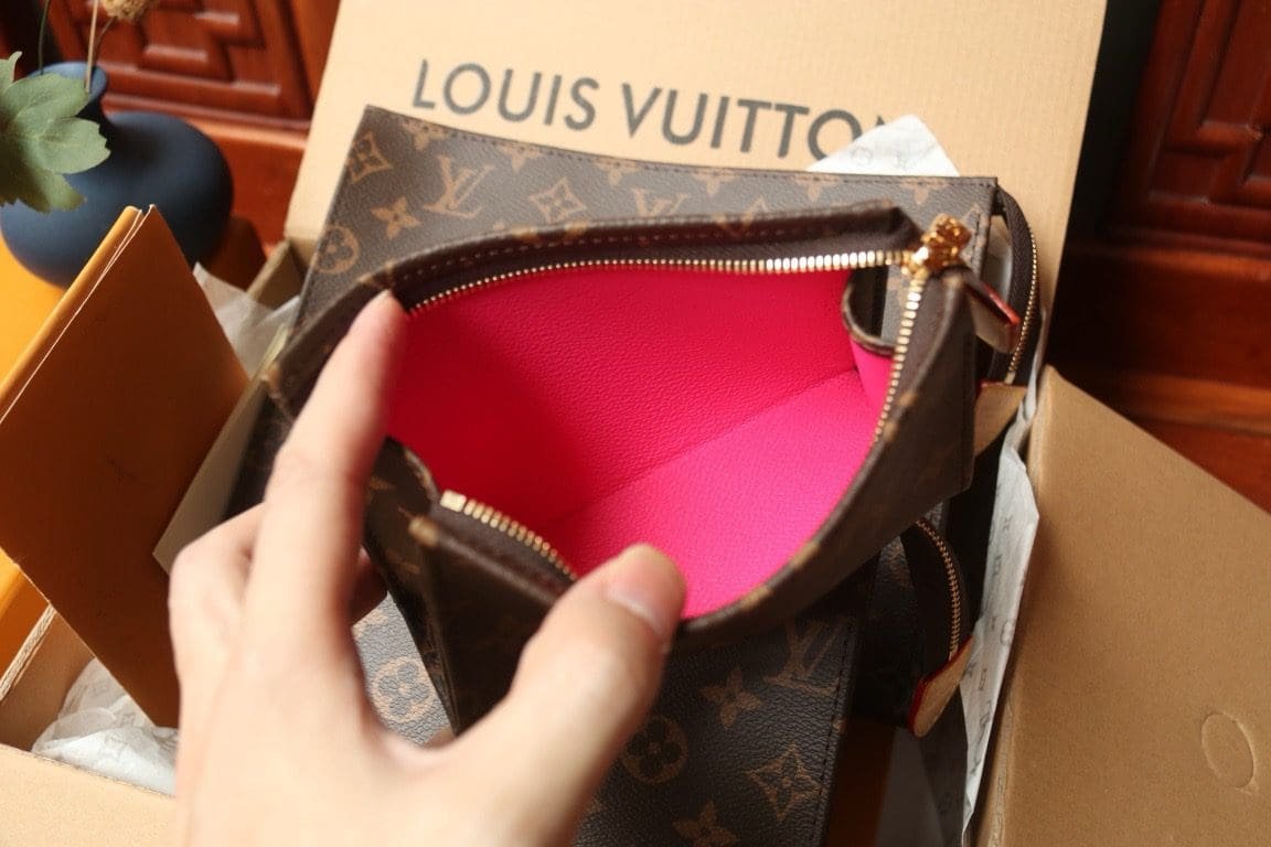 L0vis Vvtt0n M47195 Trio Toilet Pouch