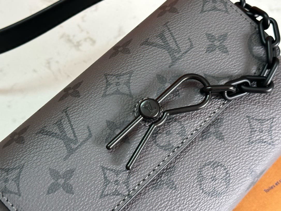 L0vis Vvtt0n M11496 Steamer Wearable Wallet