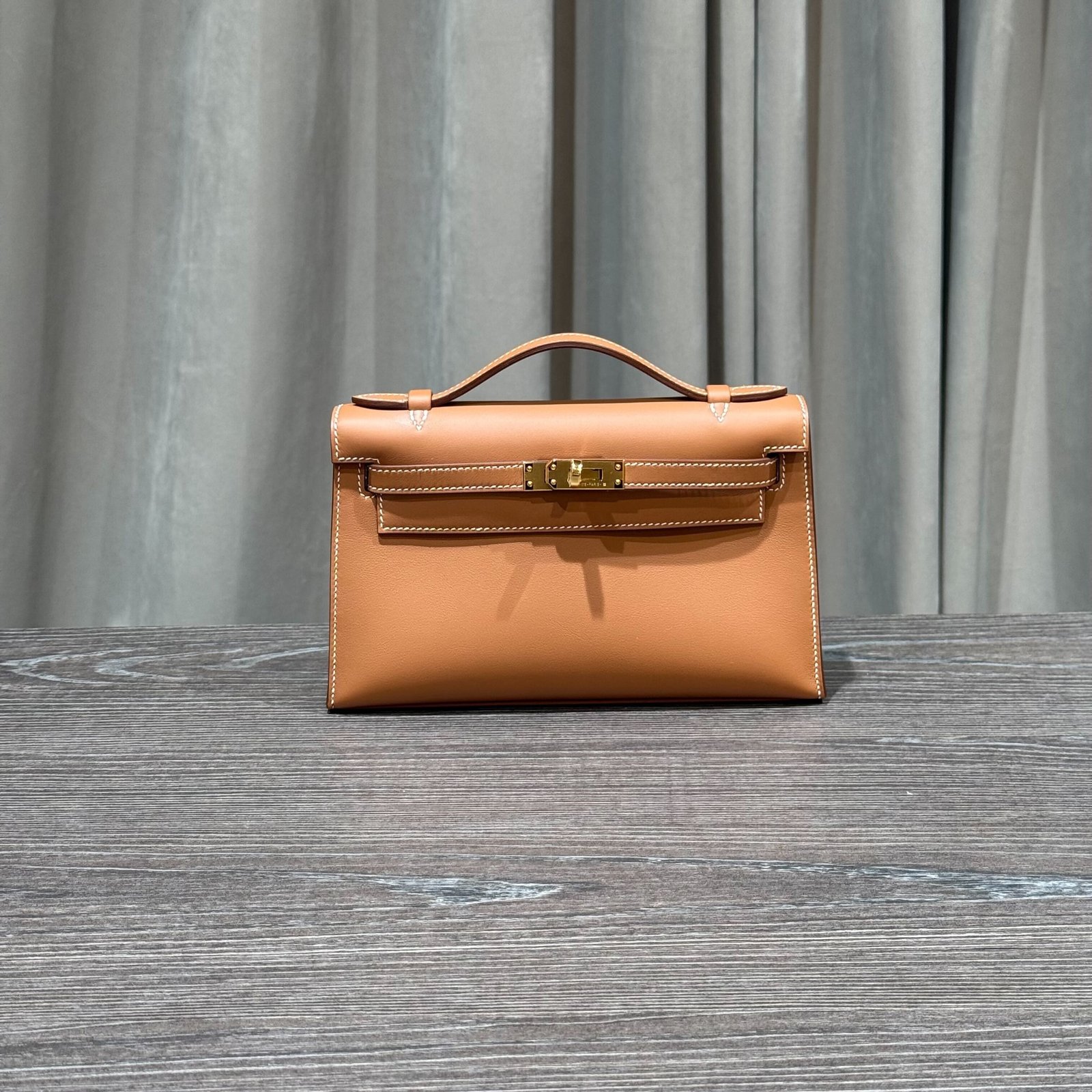 H**me5 Gold Kelly Pochette Clutch Swift Gold Hardware