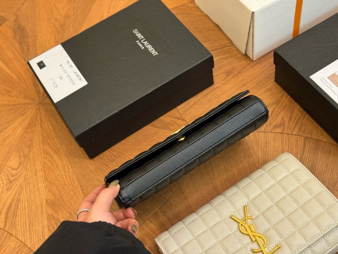 Sa1nt Lau*nt LAMBSKIN CASSANDRE CHAIN WALLET