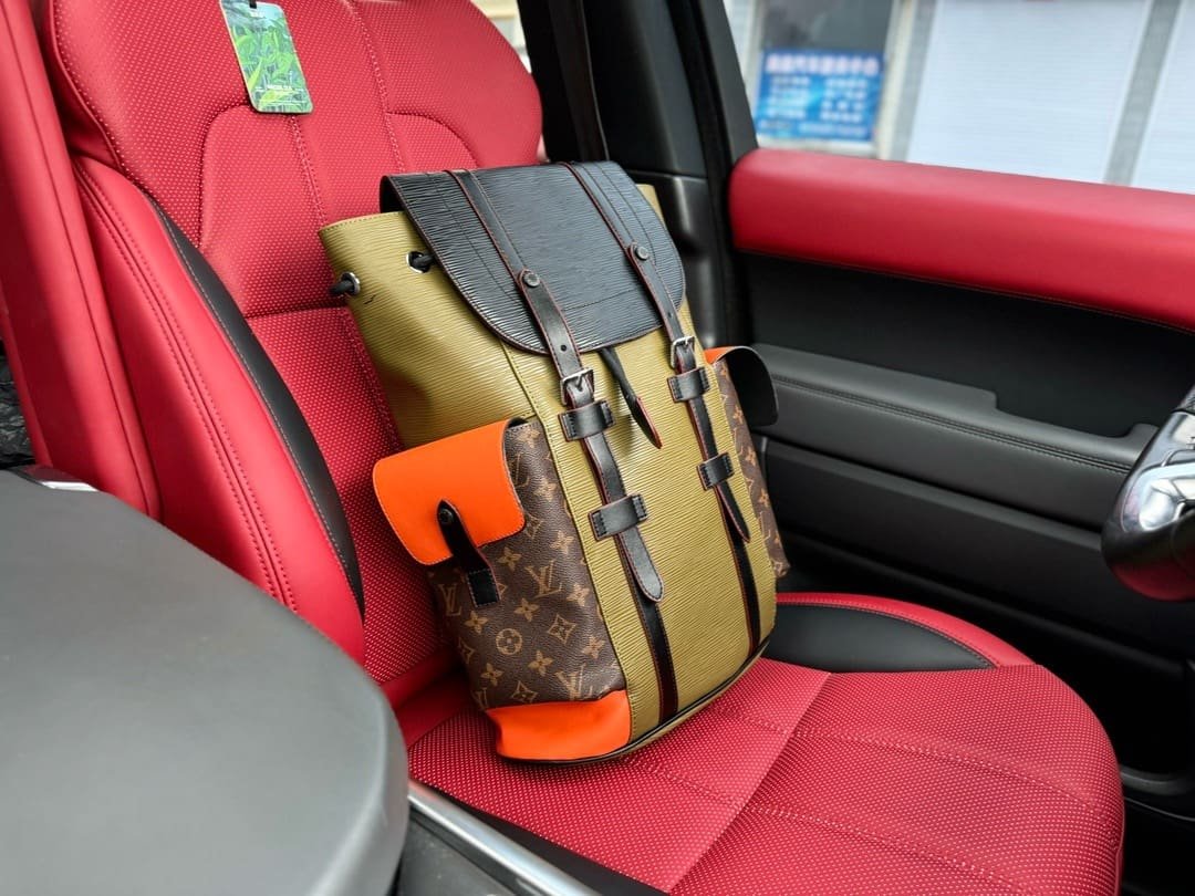 L0vis Vvtt0n Backpack