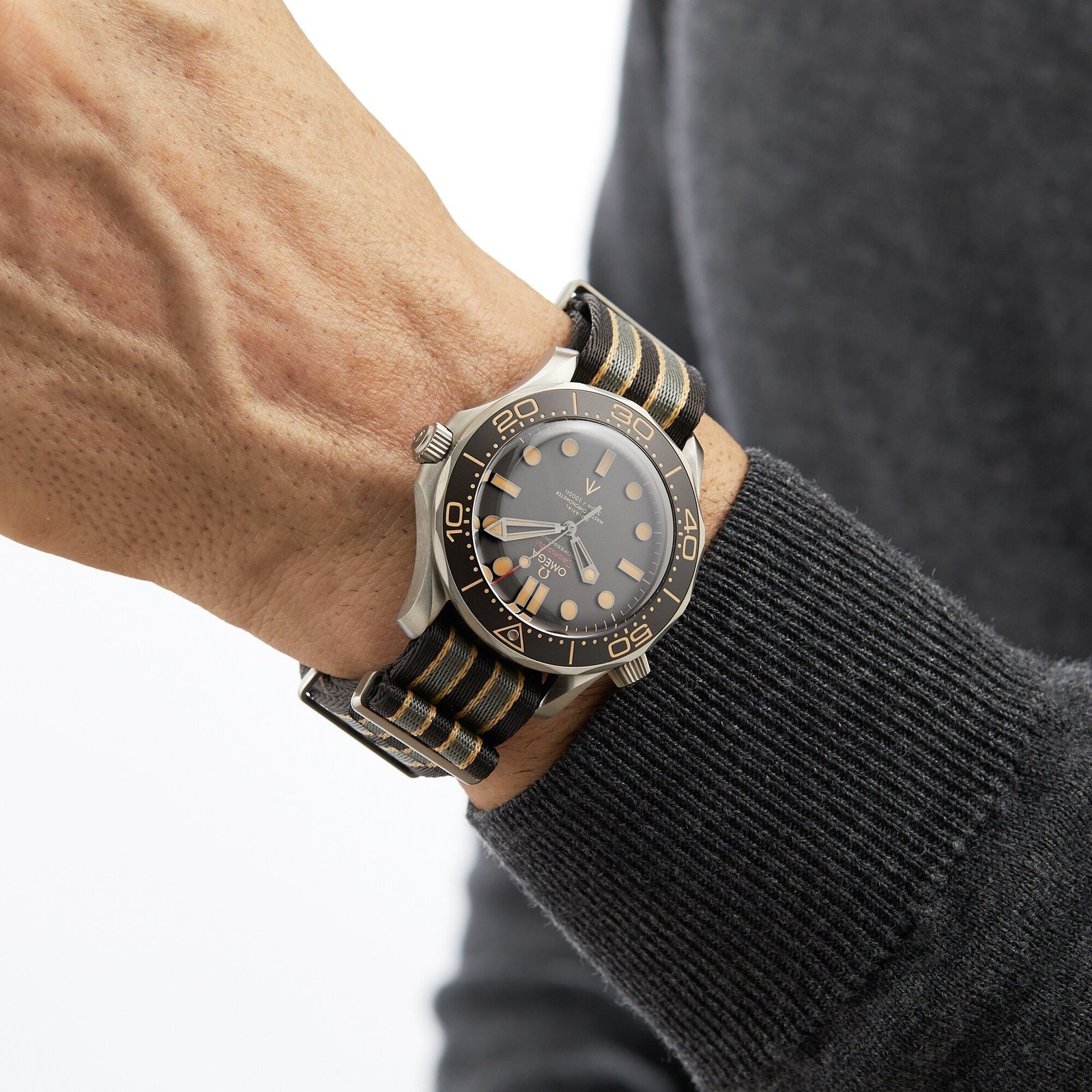 0me*ga Seamaster Diver 300M James Bond 007 Edition