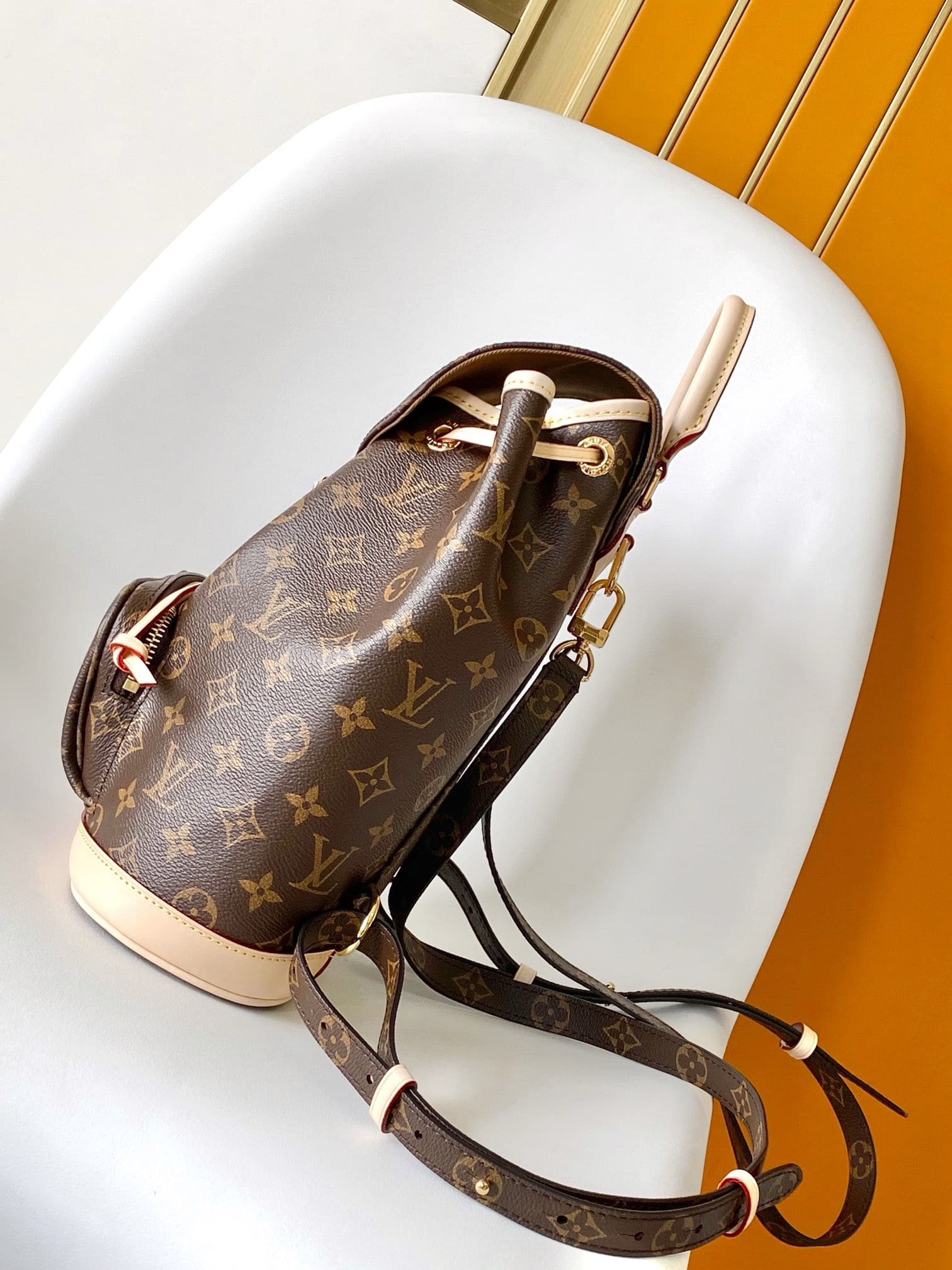 L0vis Vvtt0n M11198 MONTSOURIS Small Backpack