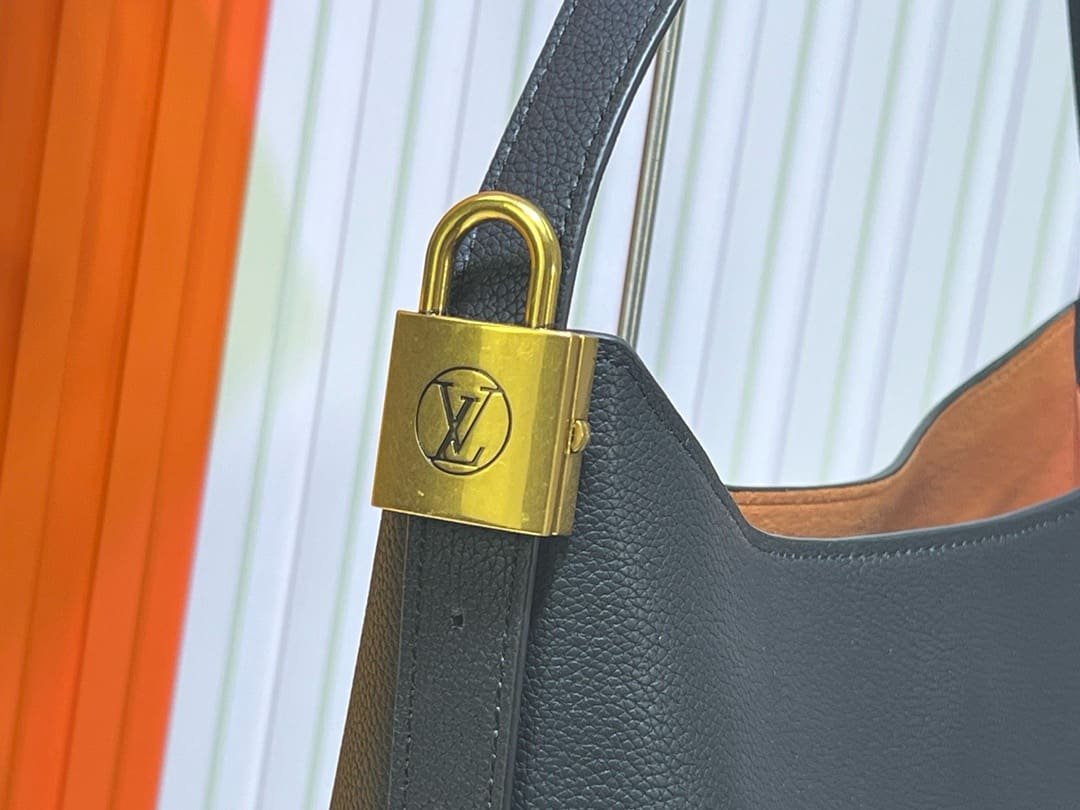 L0vis Vvtt0n M24856 Low Key Hobo MM