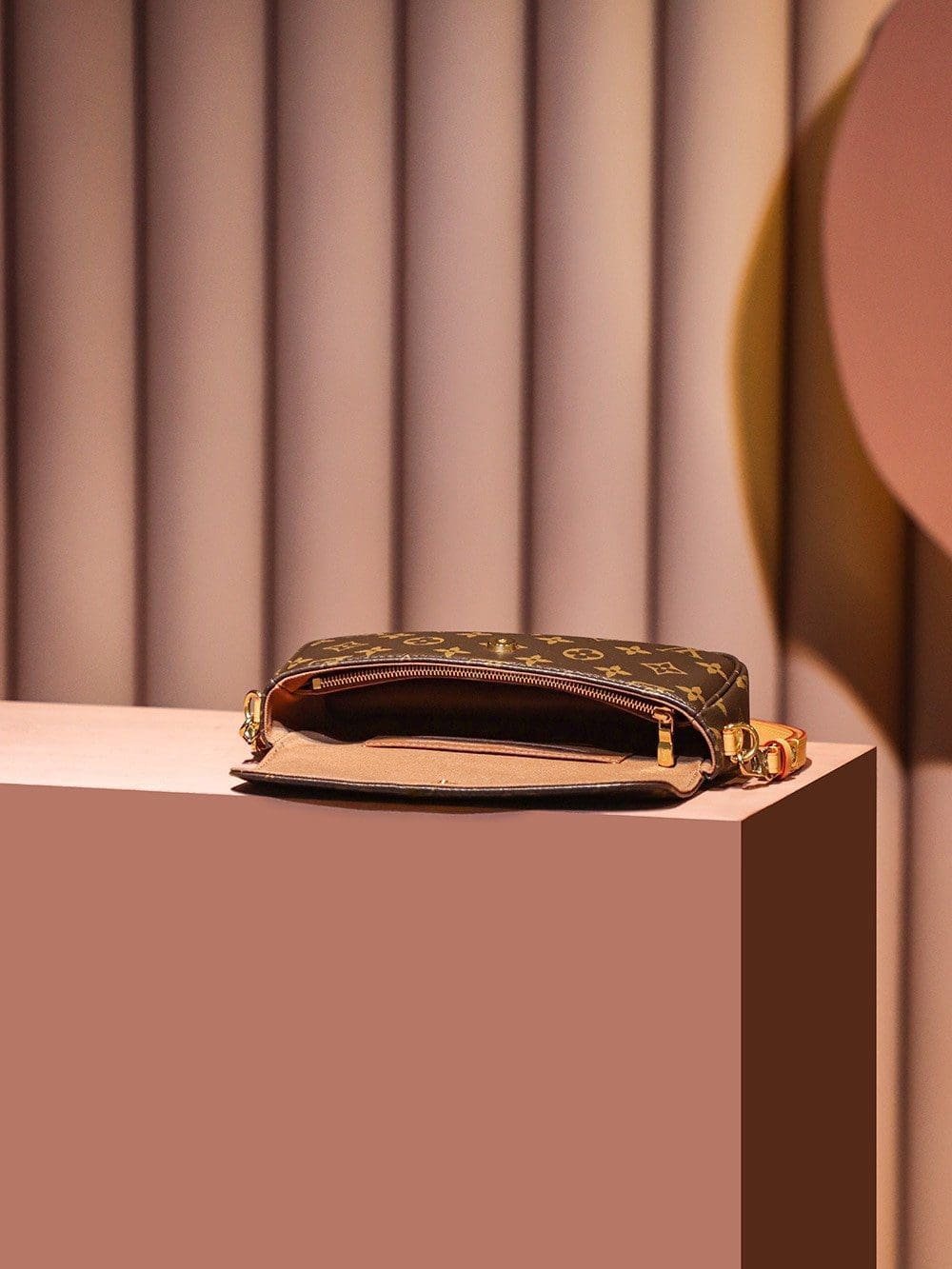L0vis Vvtt0n Wallet on Chain Ivy Monogram M81911