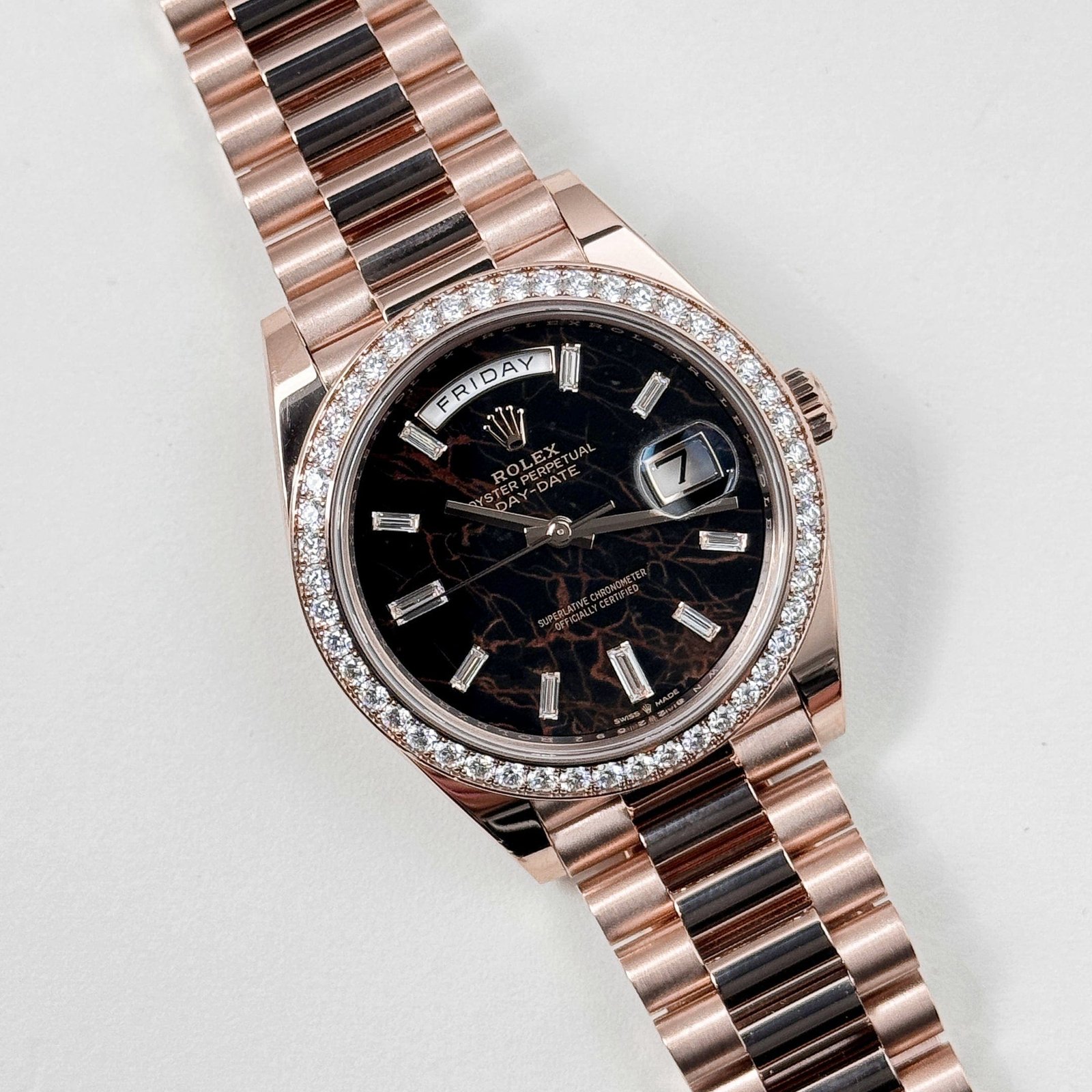 R01ex Day-Date 40 228345RBR Rose Gold Eisenkiesel Dial D1am0nd Bezel (2023)