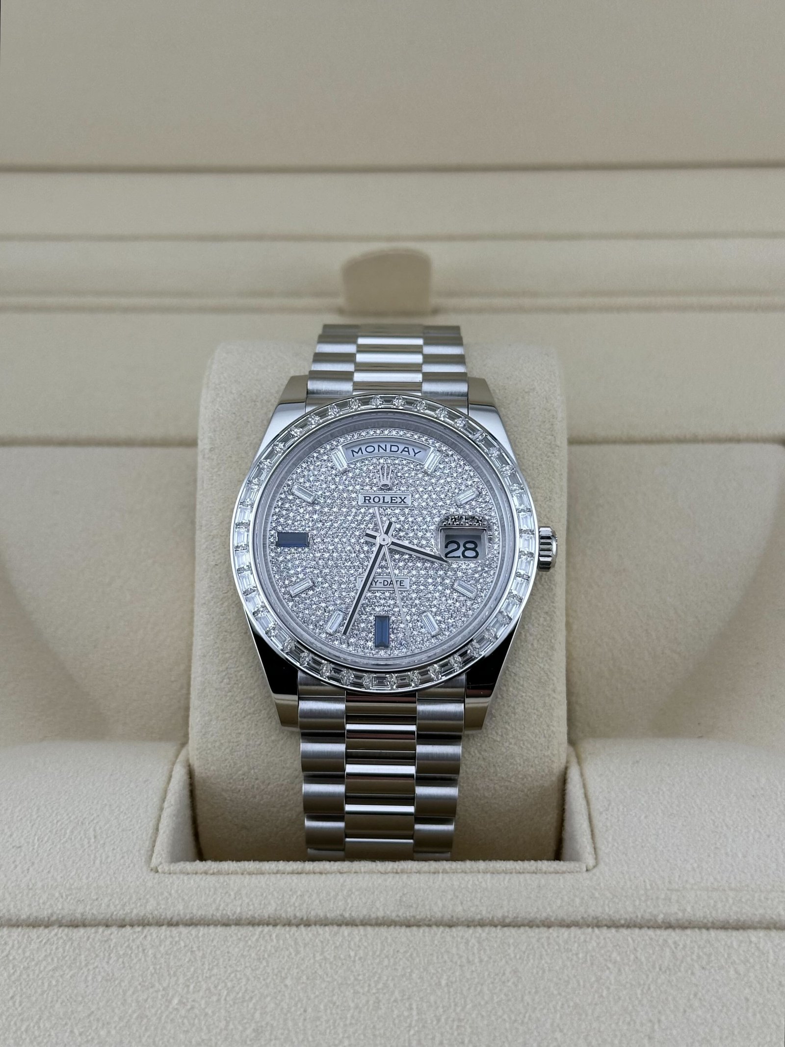R01ex Day-Date 40 228396TBR Platinum D1am0nd Bezel D1am0nd-Paved Sapphire Dial (2024)