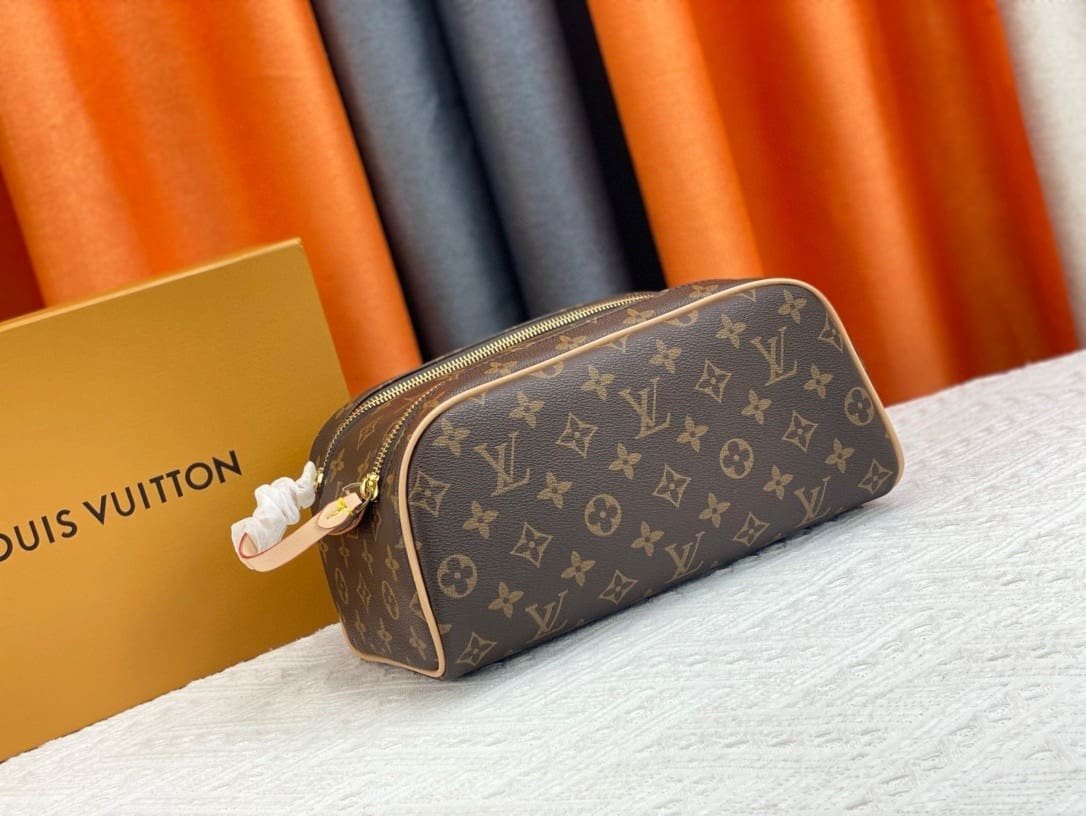 L0vis Vvtt0n King Size Toiletry Bag M47528