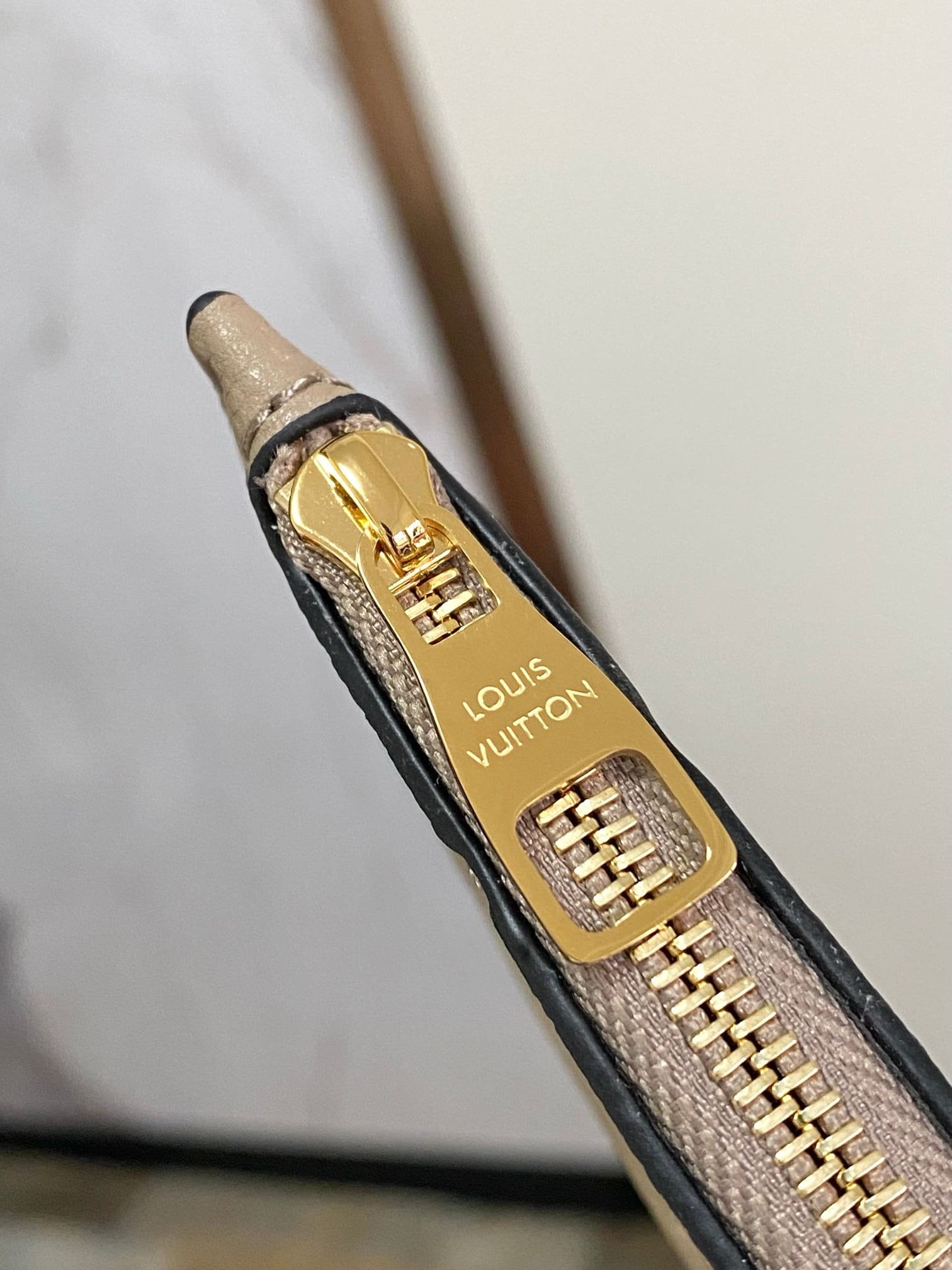L0vis Vvtt0n M25453 LV Bundle