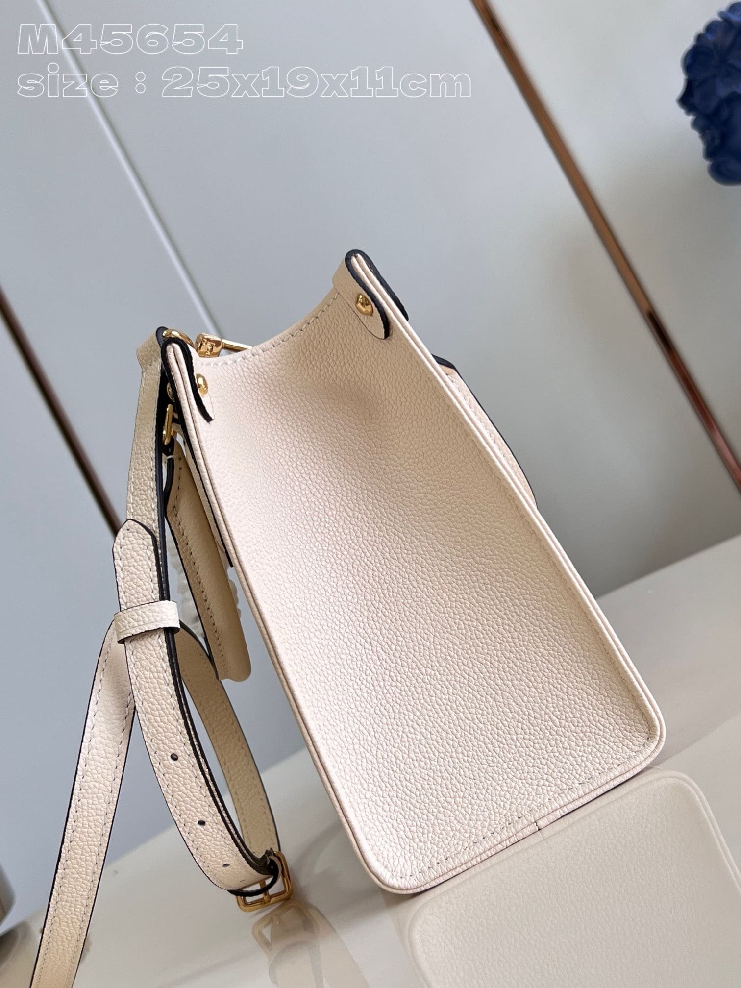 L0vis Vvtt0n White Empreinte Onthego PM M45654