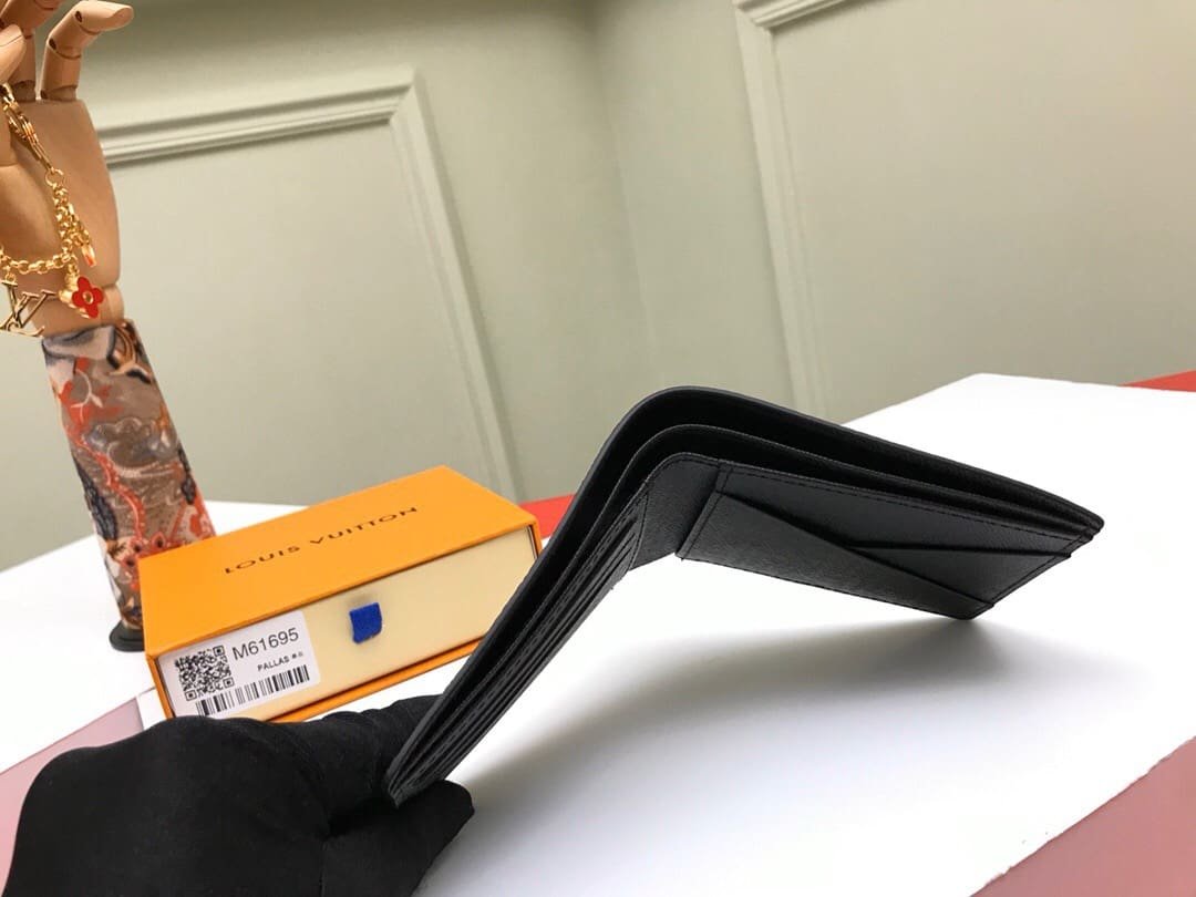 L0vis Vvtt0n M61695 Multiple Wallet
