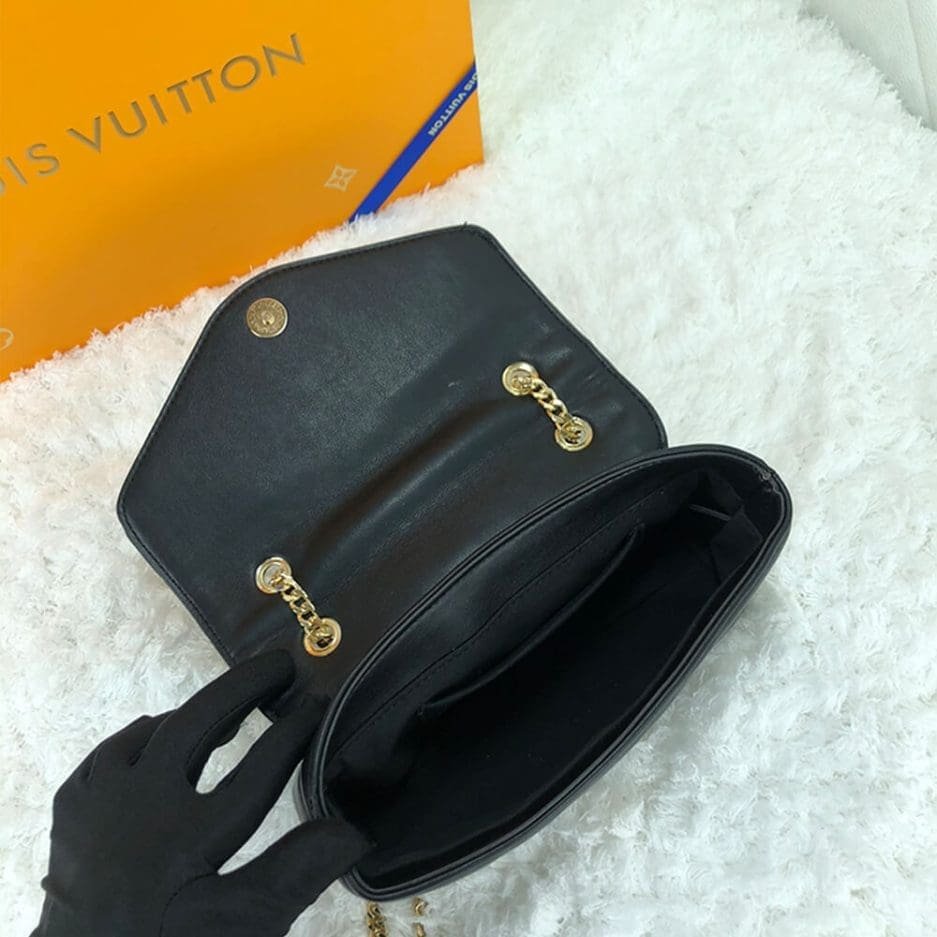 L0vis Vvtt0n NEW WAVE CHAIN BAG M58552