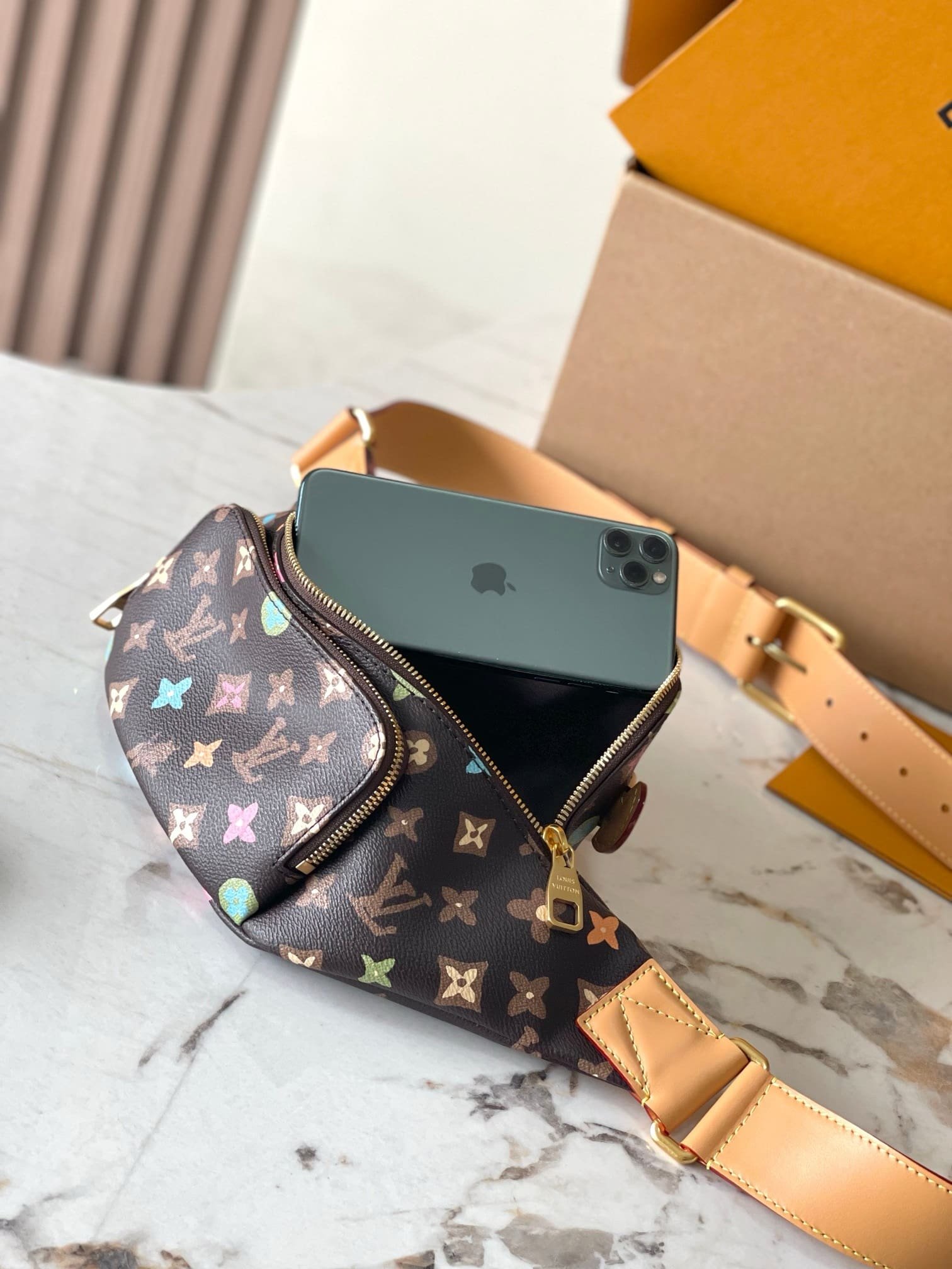 L0vis Vvtt0n M24858 Rush Bumbag