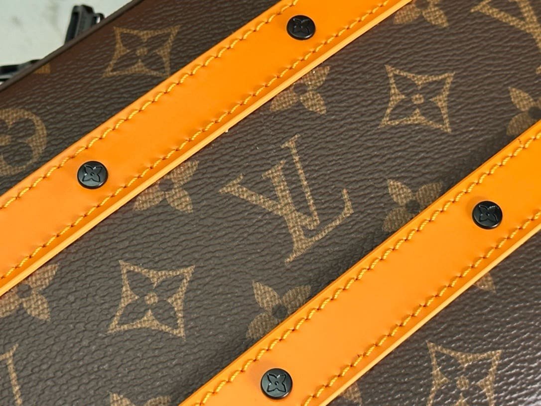 L0vis Vvtt0n M46689 Handle Soft Trunk