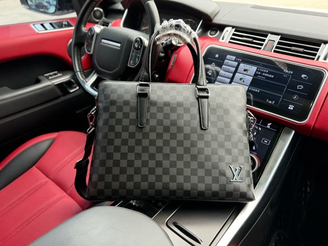 L0vis Vvtt0n briefcase
